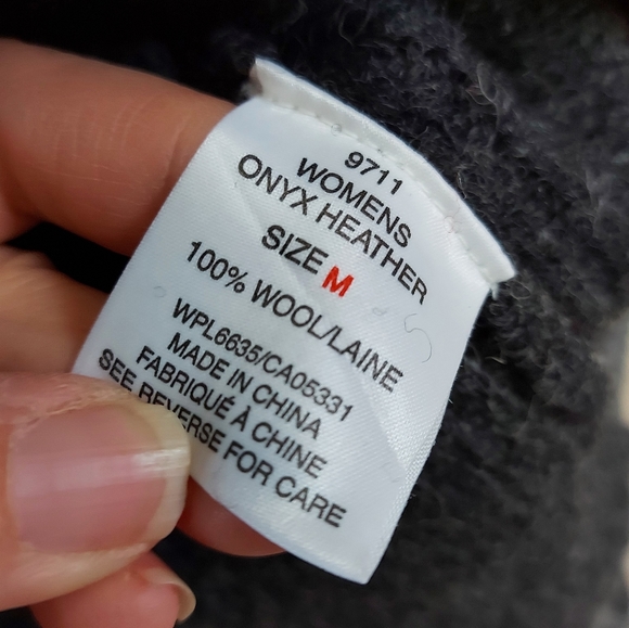 Woolrich wool snowflake sweater Gray white and red Size Medium - Picture 6 of 10